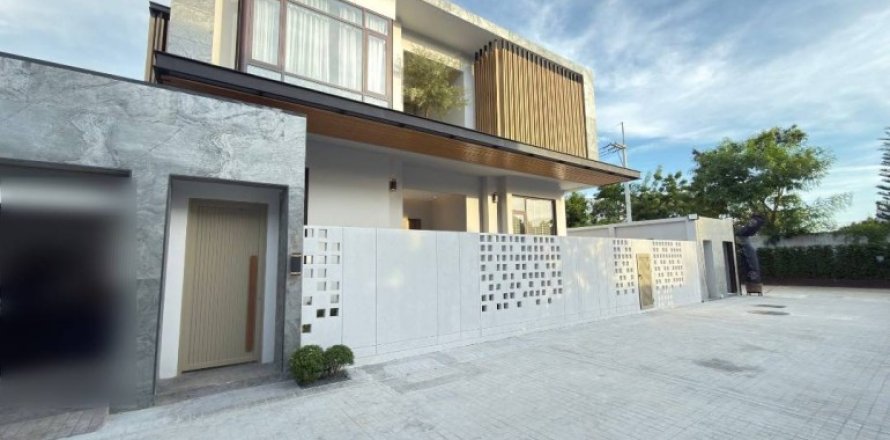 Casa de 4 dormitorios en Pattaya, Tailandia № 146580