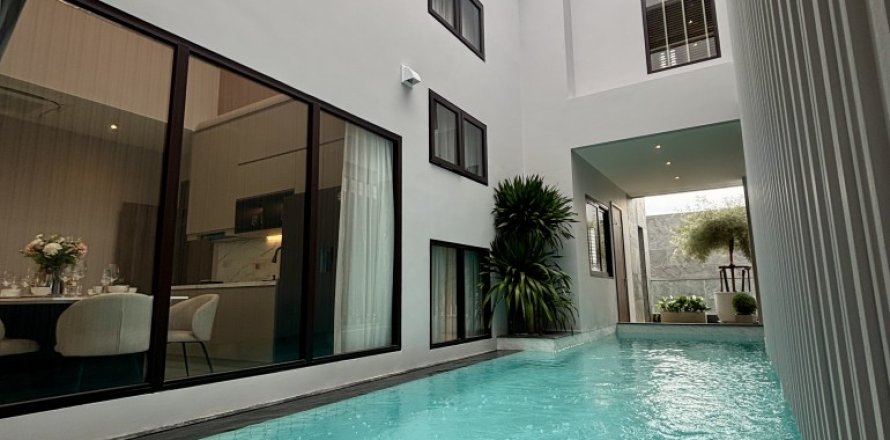 Casa de 4 dormitorios en Pattaya, Tailandia № 146581