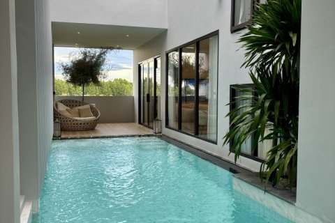 Casa de 4 dormitorios en Pattaya, Tailandia № 146581 - foto 6