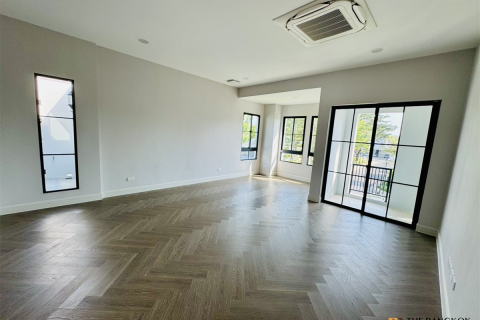 Casa de 5 dormitorios en Bangkok, Tailandia № 189347 - foto 8