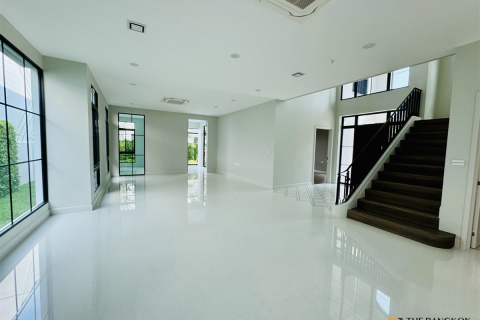 Casa de 5 dormitorios en Bangkok, Tailandia № 189347 - foto 6