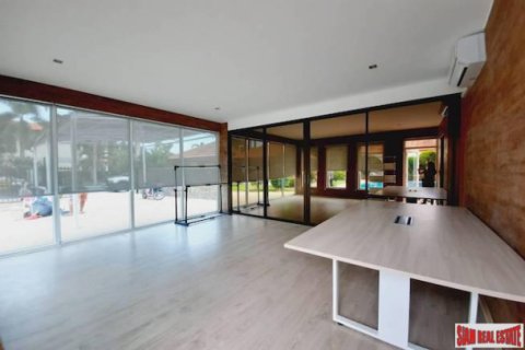 Chalet de 4 dormitorios en Pattaya, Tailandia № 194137 - foto 4