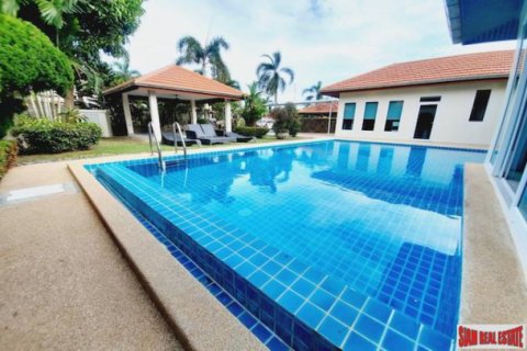 Chalet de 4 dormitorios en Pattaya, Tailandia № 194137