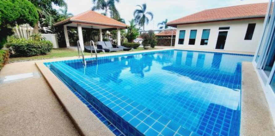Chalet de 4 dormitorios en Pattaya, Tailandia № 194137