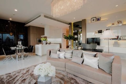 Ático de 2 dormitorios en Bangkok, Tailandia № 180932 - foto 4