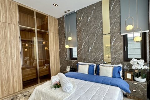 Chalet de 4 dormitorios en Pattaya, Tailandia № 203489 - foto 15