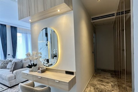 Chalet de 4 dormitorios en Pattaya, Tailandia № 203489 - foto 17
