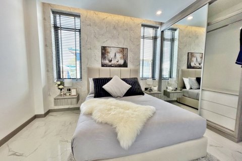 Chalet de 3 dormitorios en Pattaya, Tailandia № 203488 - foto 11