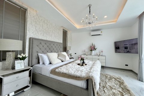 Chalet de 3 dormitorios en Pattaya, Tailandia № 203488 - foto 15