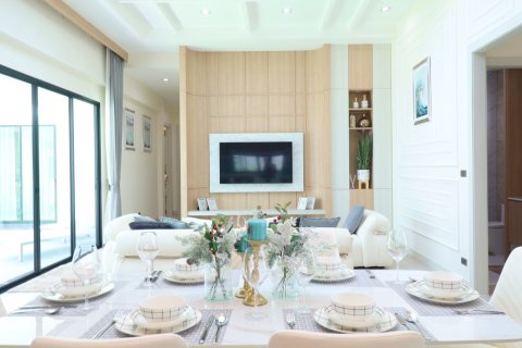 Chalet de 3 dormitorios en Pattaya, Tailandia № 203486 - foto 9