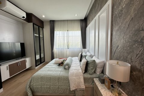 Chalet de 3 dormitorios en Pattaya, Tailandia № 203486 - foto 16