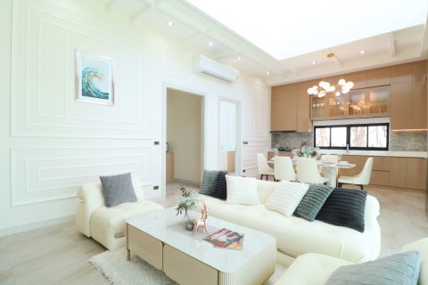 Chalet de 3 dormitorios en Pattaya, Tailandia № 203486 - foto 10