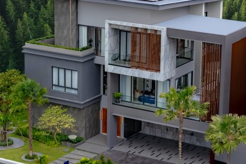 Chalet de 4 dormitorios en Pattaya, Tailandia № 203484 - foto 2