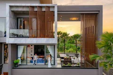 Chalet de 4 dormitorios en Pattaya, Tailandia № 203484 - foto 6