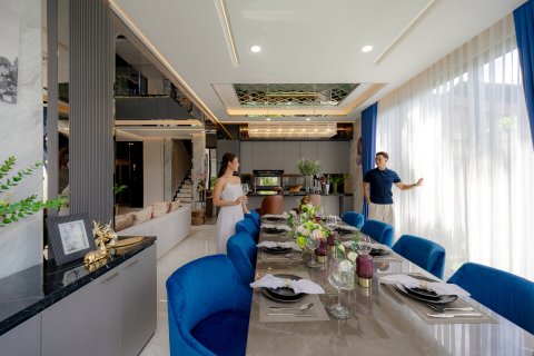 Chalet de 4 dormitorios en Pattaya, Tailandia № 203484 - foto 14