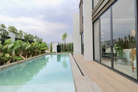 Chalet de 4 dormitorios en Pattaya, Tailandia № 203485 - foto 6