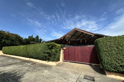 Chalet de 3 dormitorios en Hua Hin, Tailandia № 134640 - foto 2