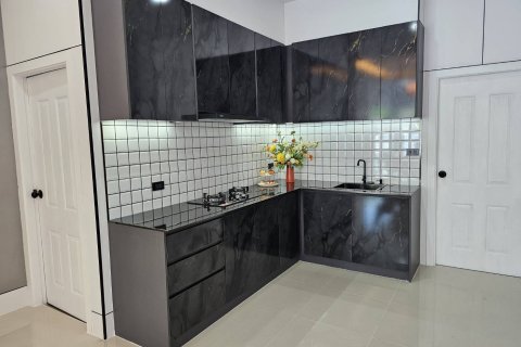 Casa de 3 dormitorios en Bang Lamung, Tailandia № 157374 - foto 20