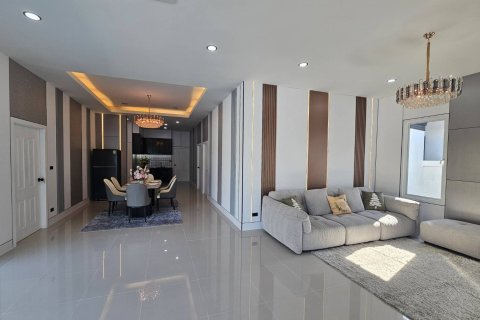 Casa de 3 dormitorios en Bang Lamung, Tailandia № 157374 - foto 13