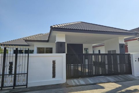 Casa de 3 dormitorios en Bang Lamung, Tailandia № 157374 - foto 3