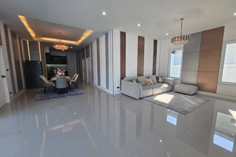 Casa de 3 dormitorios en Bang Lamung, Tailandia № 157374 - foto 12