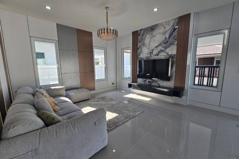 Casa de 3 dormitorios en Bang Lamung, Tailandia № 157374 - foto 17