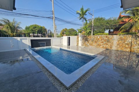 Casa de 3 dormitorios en Bang Lamung, Tailandia № 157374 - foto 7