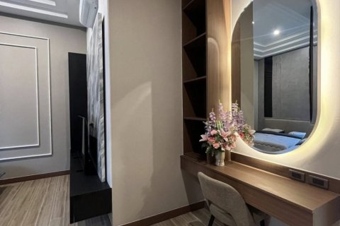 Casa de 5 dormitorios en Pattaya, Tailandia № 157372 - foto 18