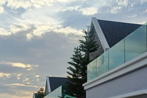 Casa de 5 dormitorios en Pattaya, Tailandia № 157372 - foto 3