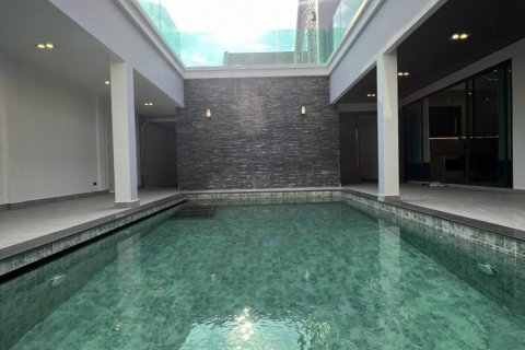Casa de 5 dormitorios en Pattaya, Tailandia № 157372 - foto 21