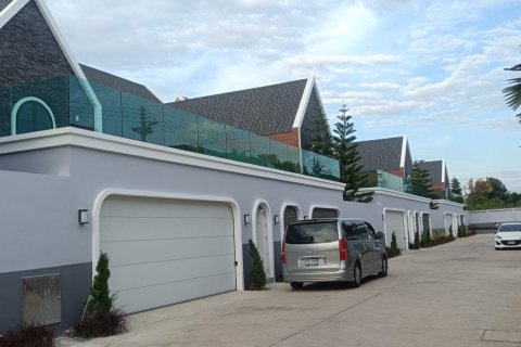 Casa de 5 dormitorios en Pattaya, Tailandia № 157372 - foto 4