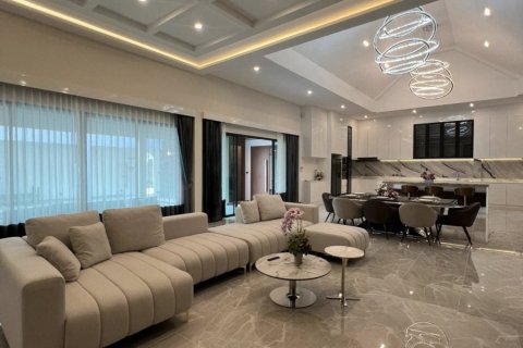 Casa de 5 dormitorios en Pattaya, Tailandia № 157372 - foto 5