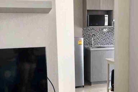 Condominio de 1 dormitorio en Thonburi, Bangkok, Tailandia № 208743 - foto 4
