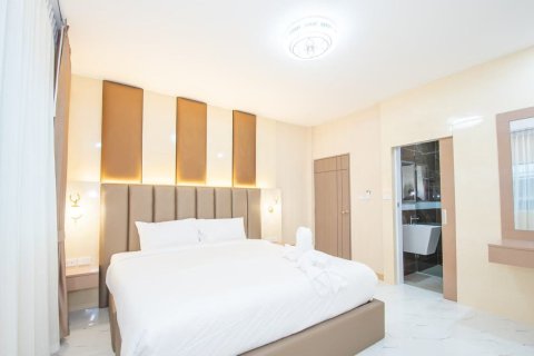 Casa de 4 dormitorios en Pattaya, Tailandia № 162875 - foto 10