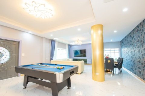 Casa de 4 dormitorios en Pattaya, Tailandia № 162875 - foto 19