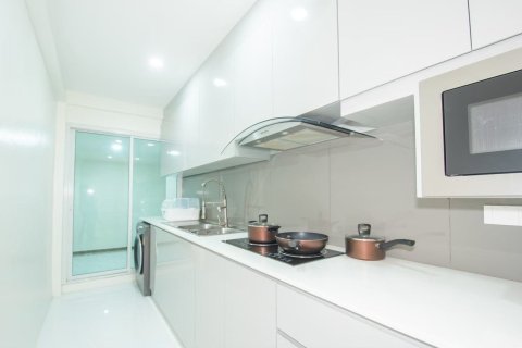 Casa de 4 dormitorios en Pattaya, Tailandia № 162875 - foto 8