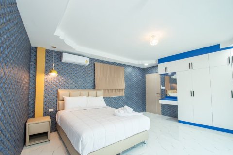 Casa de 4 dormitorios en Pattaya, Tailandia № 162875 - foto 15