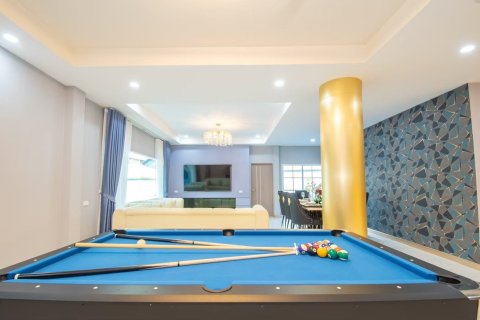 Casa de 4 dormitorios en Pattaya, Tailandia № 162875 - foto 18