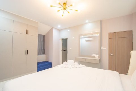 Casa de 4 dormitorios en Pattaya, Tailandia № 162875 - foto 30
