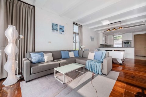 Casa de 4 dormitorios en Pattaya, Tailandia № 162873 - foto 7
