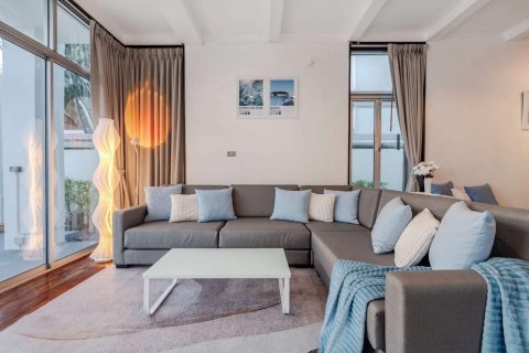 Casa de 4 dormitorios en Pattaya, Tailandia № 162873 - foto 8