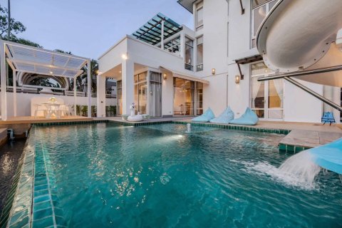 Maison à Pattaya, Thaïlande 4 chambres № 162873