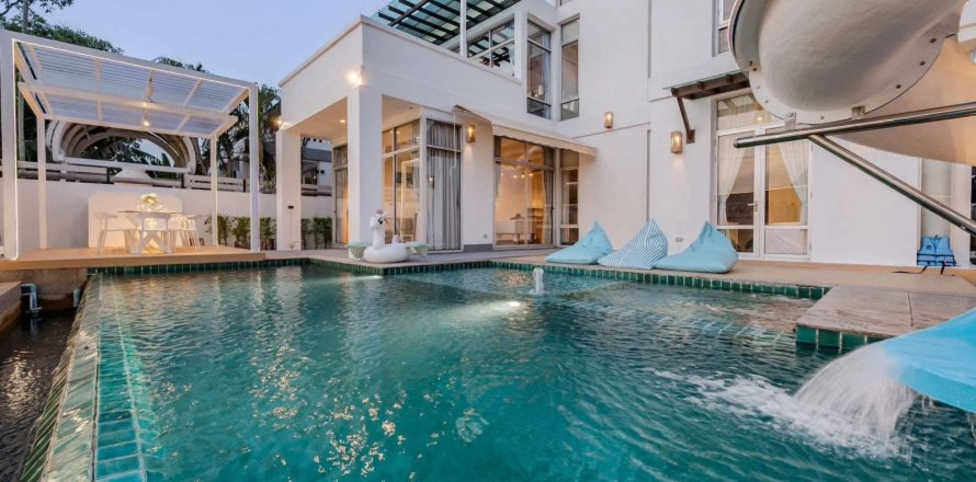 Casa de 4 dormitorios en Pattaya, Tailandia № 162873