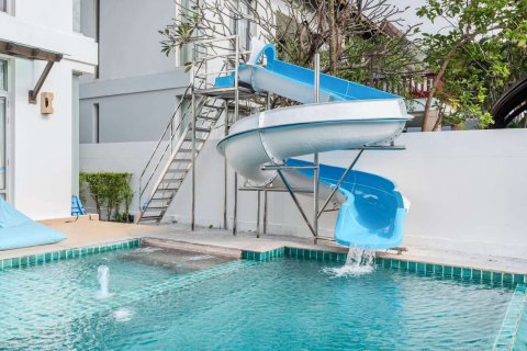 Casa de 4 dormitorios en Pattaya, Tailandia № 162873 - foto 6
