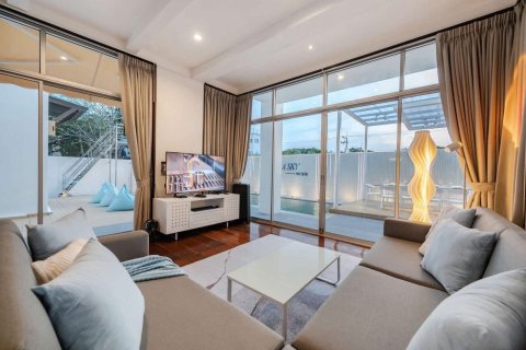 Casa de 4 dormitorios en Pattaya, Tailandia № 162873 - foto 9