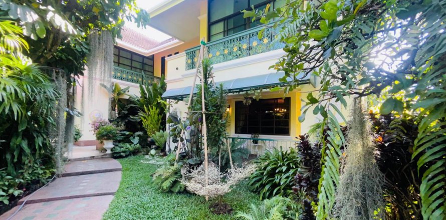 Maison à Chiang Mai, Thaïlande 4 chambres № 155394