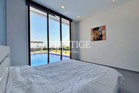 House in Pattaya, Thailand 3 bedrooms № 198232 - photo 10