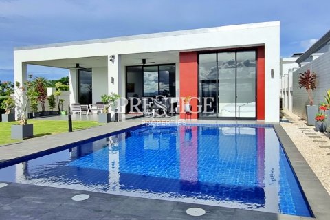 House in Pattaya, Thailand 3 bedrooms № 198232