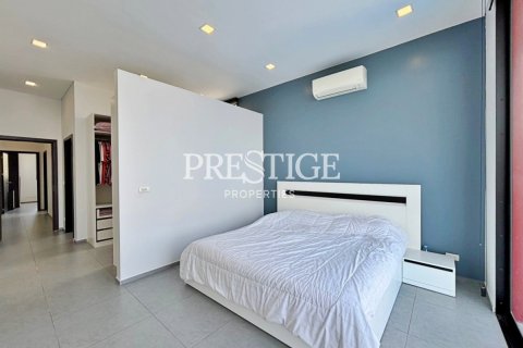 House in Pattaya, Thailand 3 bedrooms № 198232 - photo 11