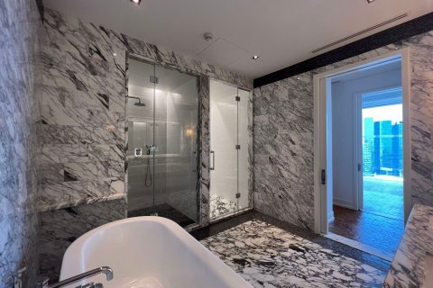 Condo à Bang Rak, Bangkok, Thaïlande, 2 chambres № 47888 - photo 16